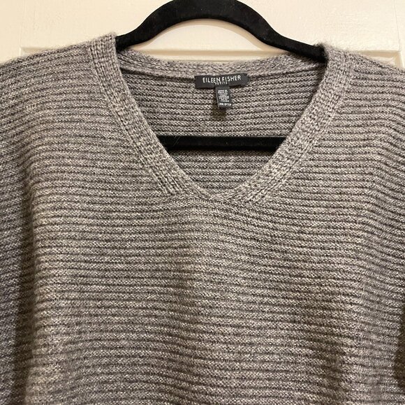 NWOT Like New Eileen Fisher Gray Wool Textured Thick Boxy V-Neck Sweater Size PP - Picture 3 of 6